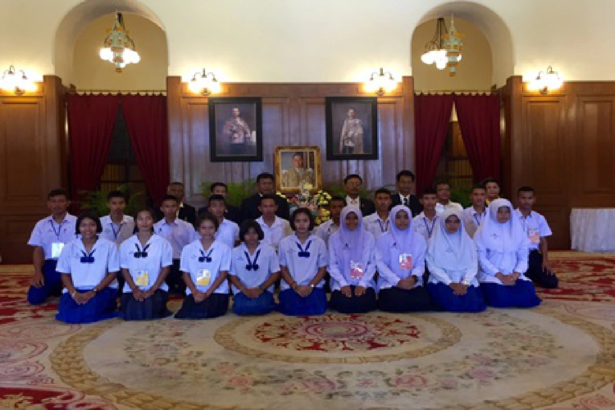 ประชาชนร่วมลงนามถวายพระพรในหลวง
