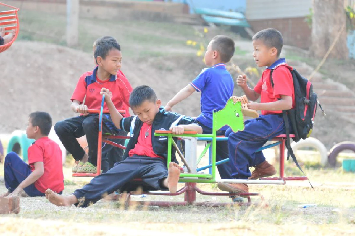 โรงเรียนกลางขุนเขา จากพื้นที่สู้รบสู่ชุมชน "สันติสุข"