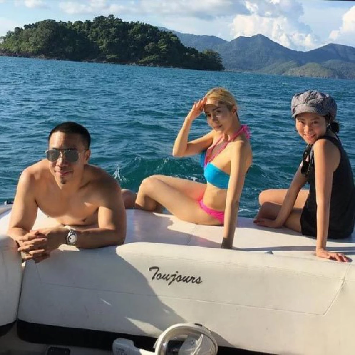 ชีวิตดี๊ดี!"ดีเจภูมิ"ควง"เนย"ล่องเรือเที่ยวทะเลสุดลั้ลลา