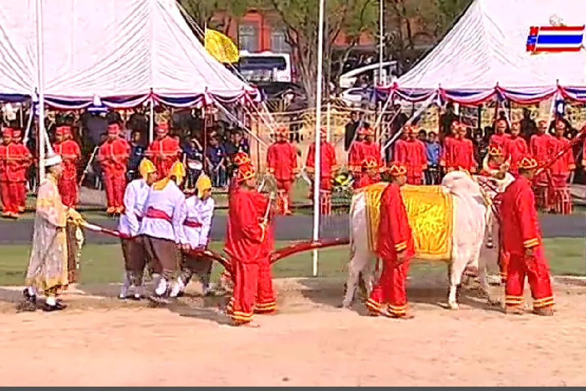 สมเด็จพระบรมฯเสด็จฯพระราชพิธีพืชมงคลจรดพระนังคัลแรกนาขวัญ