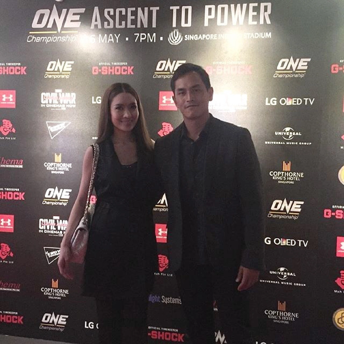 แอบหวงสามี! แอฟ ตามติด สงกรานต์ ถ่ายรูปใกล้สาวเกาหลี