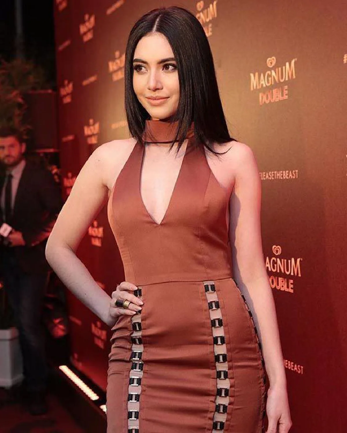 สวยคลาสสิก! ใหม่ ดาวิกา ผงาดเมืองคานส์ในชุดแบรนด์ไทย