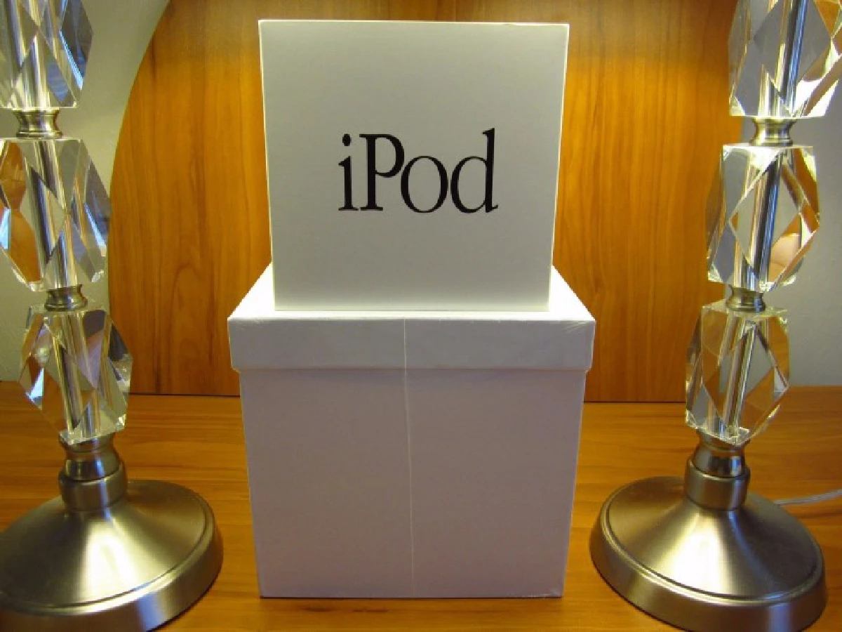 เก่าแต่ยังเก๋า!iPodรุ่นโบราณประกาศขายในeBayราคาสูงถึง700,000บ.