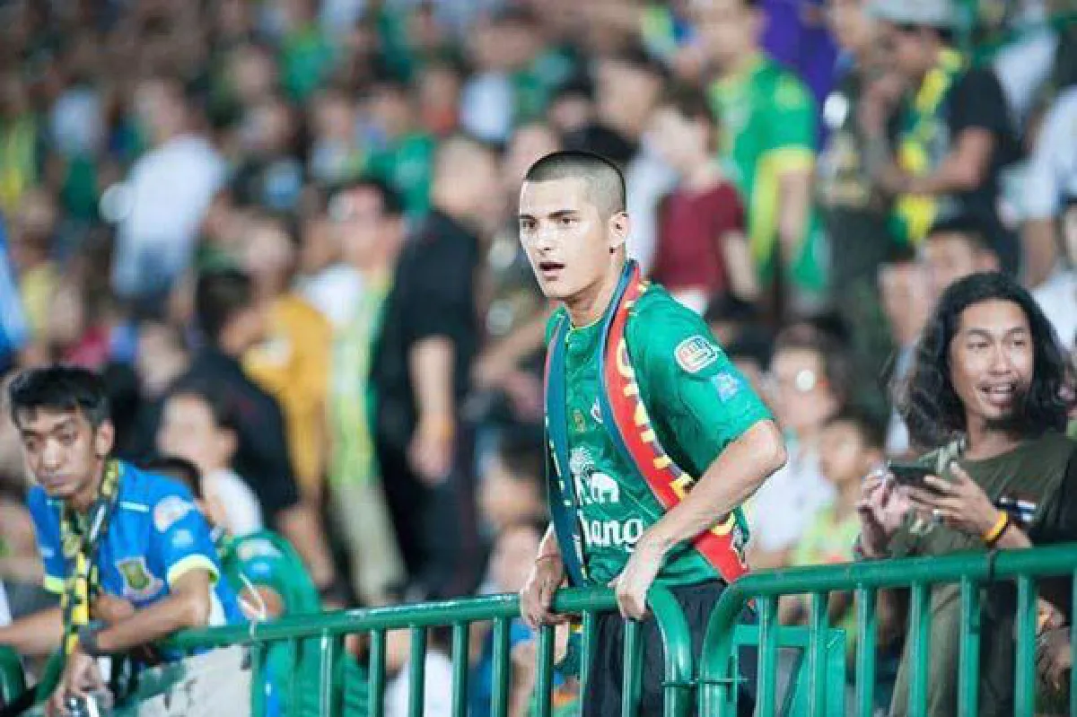 ส่งเสียงออกมา!  ชิน ชินวุฒ รับหน้าที่ผู้นำเชียร์อาร์มี่ ยูไนเต็ด