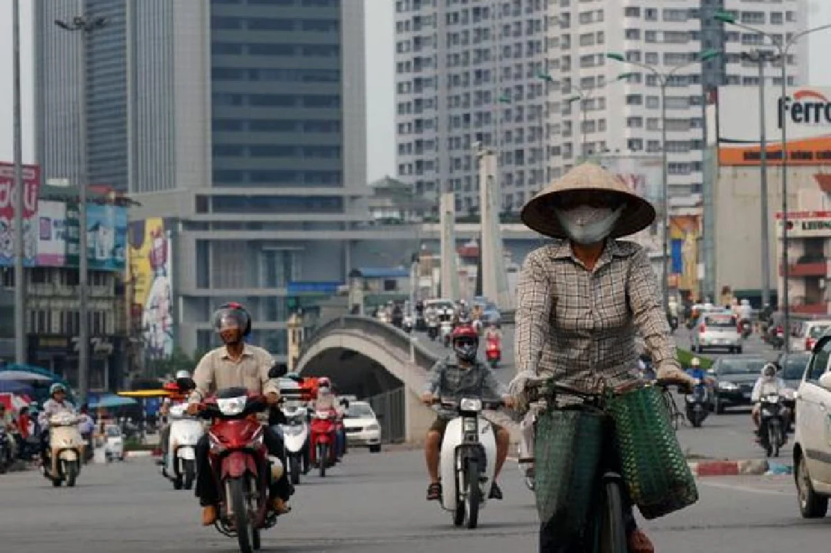 ชลวุฒิ วัชรอยู่ นายแบงก์เออีซี