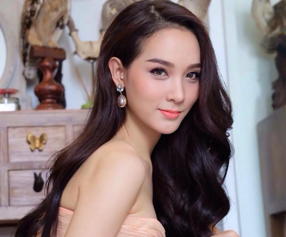 ส่องภาพ โม จิรัชยา สวยการันตีสมศักดิ์ศรีมิสทิฟฟานี่ 2016