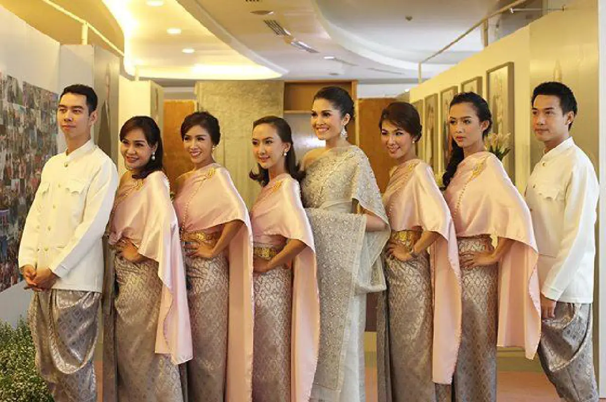 แตงโม พงษ์พิสุทธิ์ ควงแฟนสาวแอร์โฮสเตสเข้าพิธีวิวาห์ชื่นมื่น