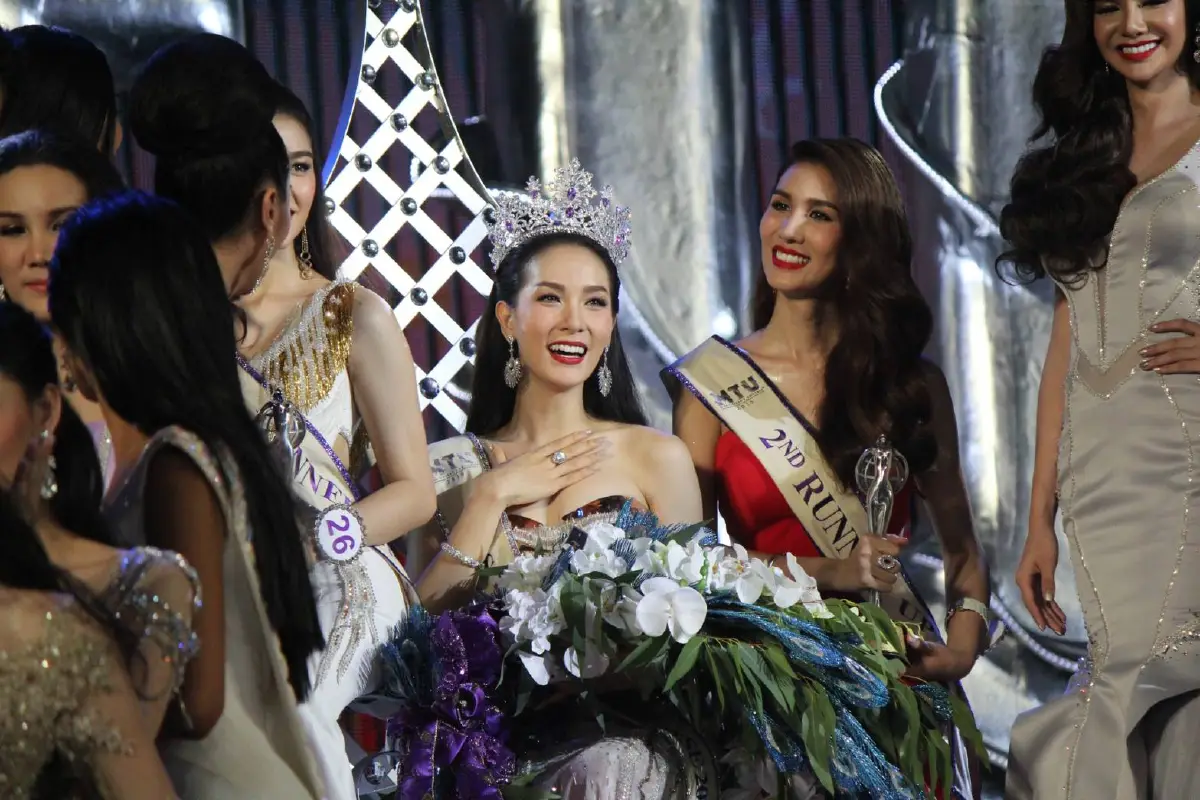 เป๊ะสุดปังสุด! โม จิรัชยา คว้ามงกุฎมิสทิฟฟานี่ 2016