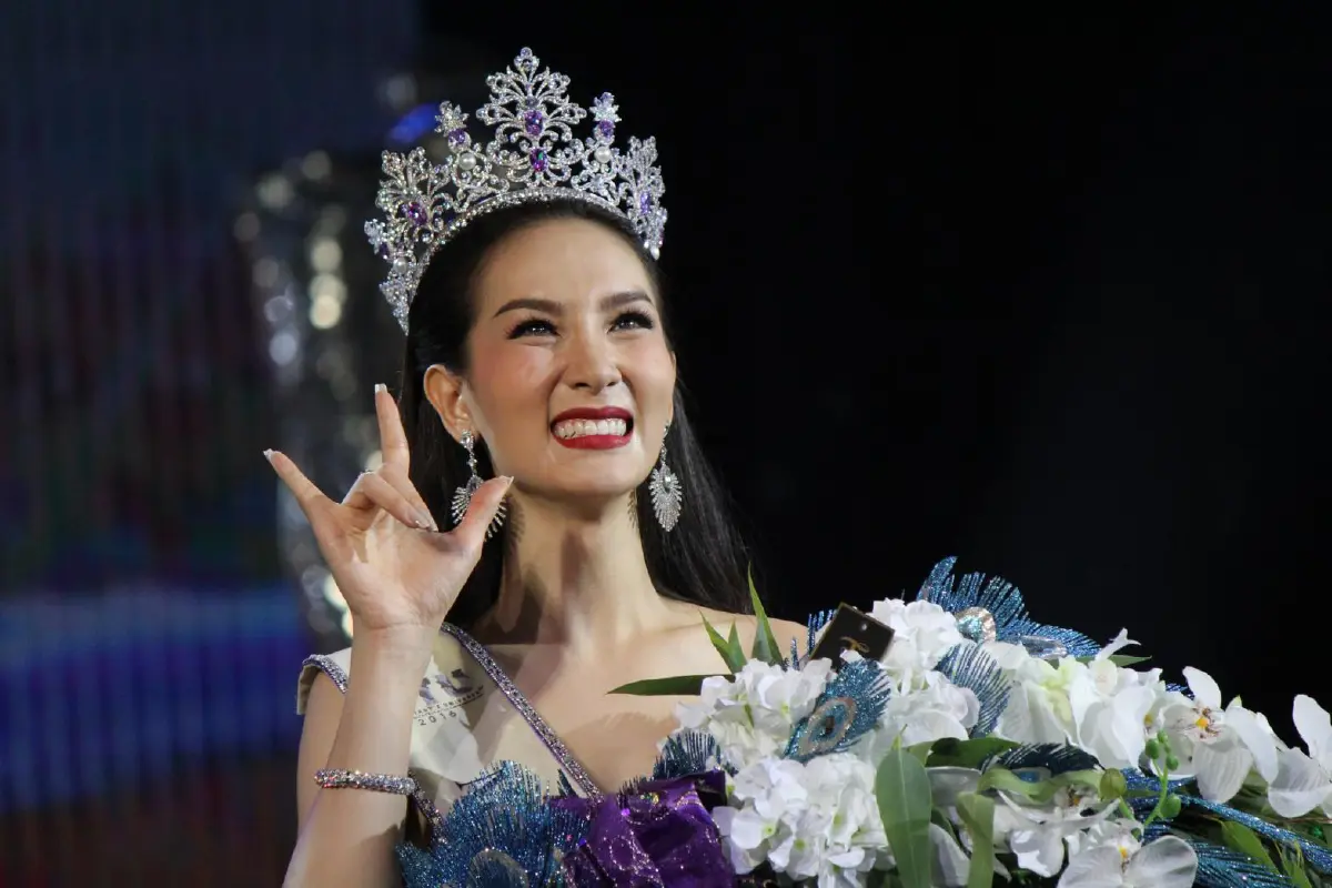 ส่องภาพ โม จิรัชยา สวยการันตีสมศักดิ์ศรีมิสทิฟฟานี่ 2016