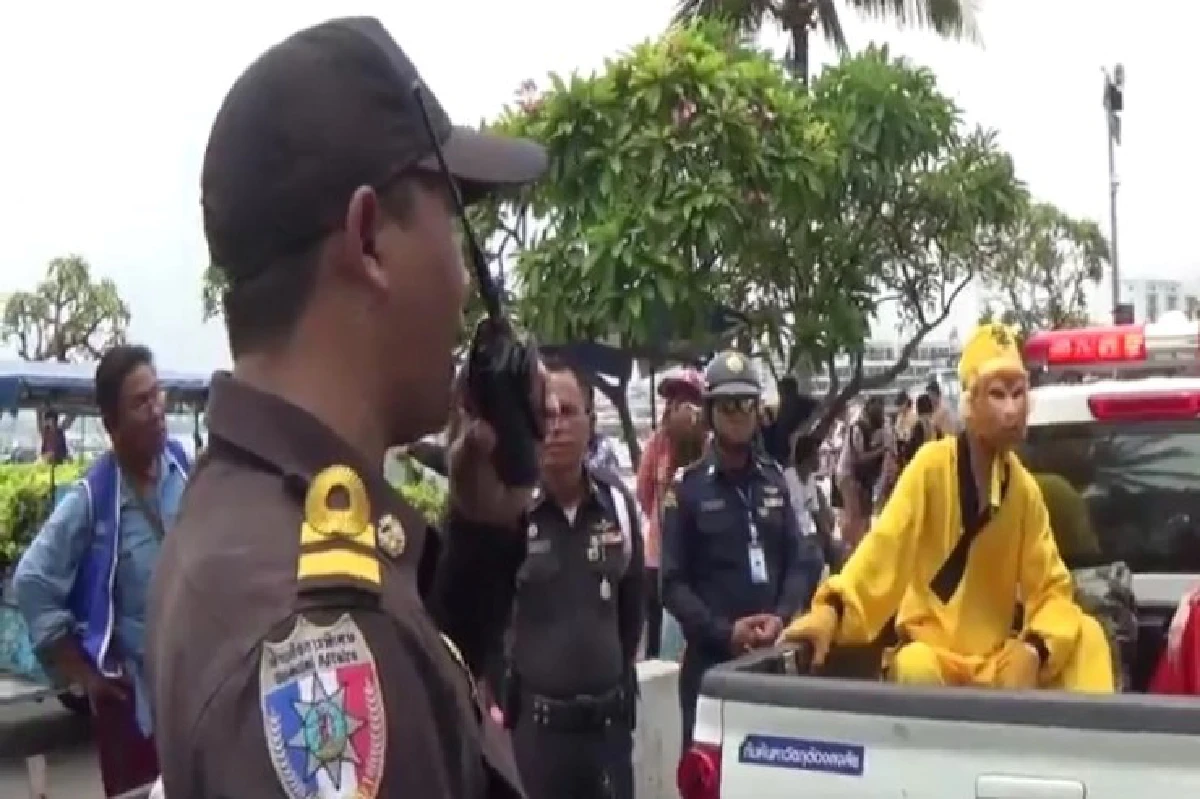 จับหนุ่มจีนแต่ง "เห้งเจีย" เรี่ยไรเงินนักท่องเที่ยว