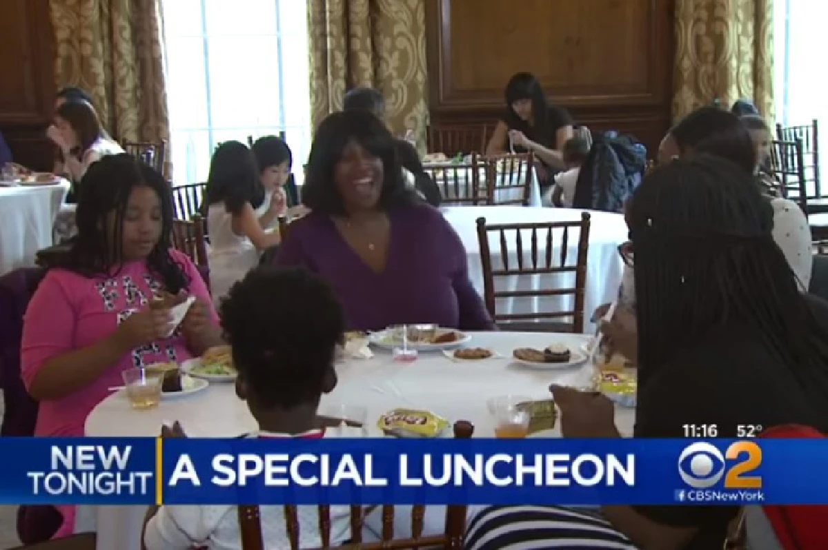 ประทับใจ!เจ้าสาวงานแต่งล่ม เปลี่ยนแผนมาจัดปาร์ตี้ให้เด็กยากไร้ (มีคลิป)