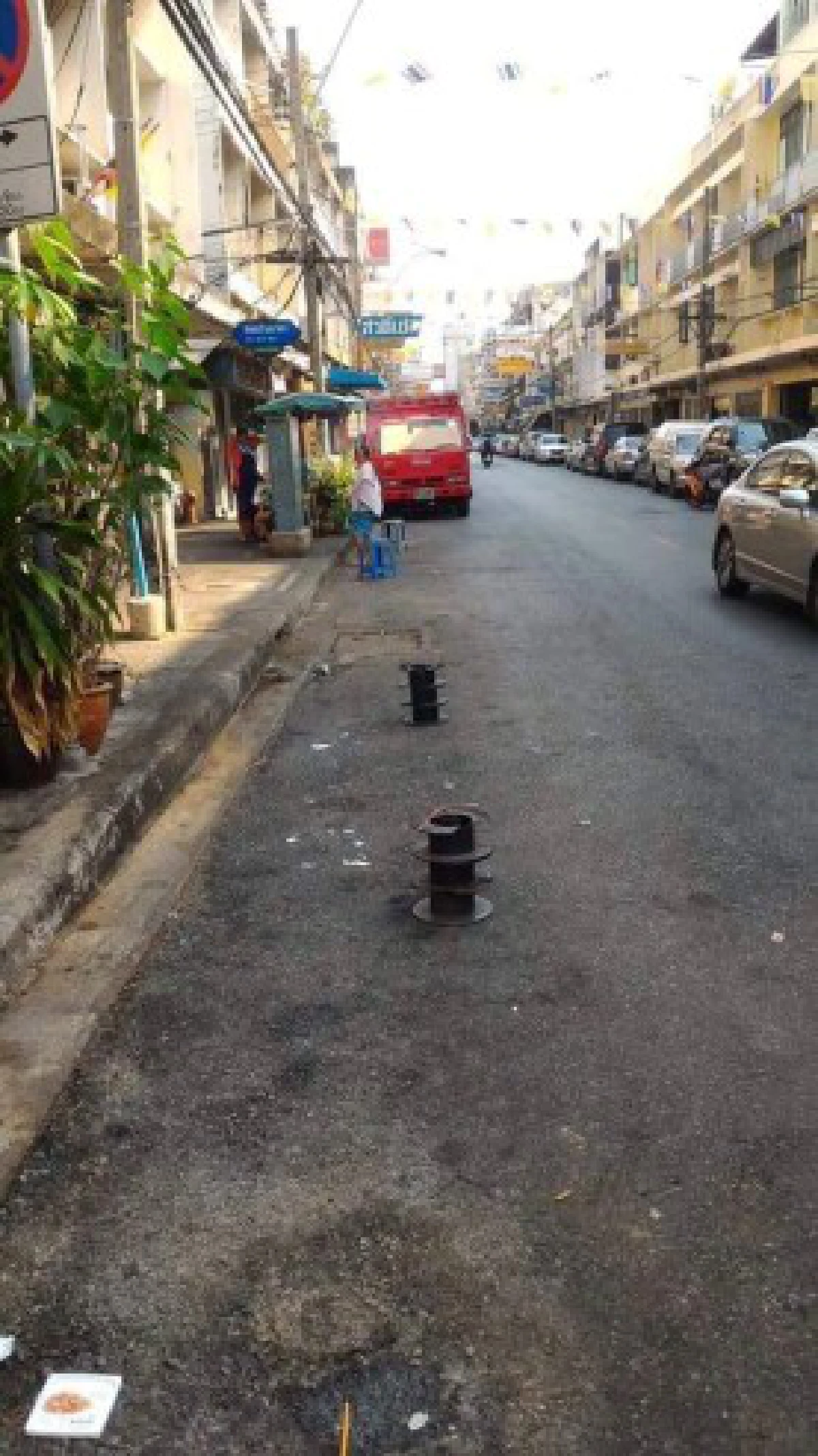 จัดหนัก!สน.สำราญราษฎร์บุกยึดสิ่งกีดขวางพวกชอบกั๊กที่จอดรถ