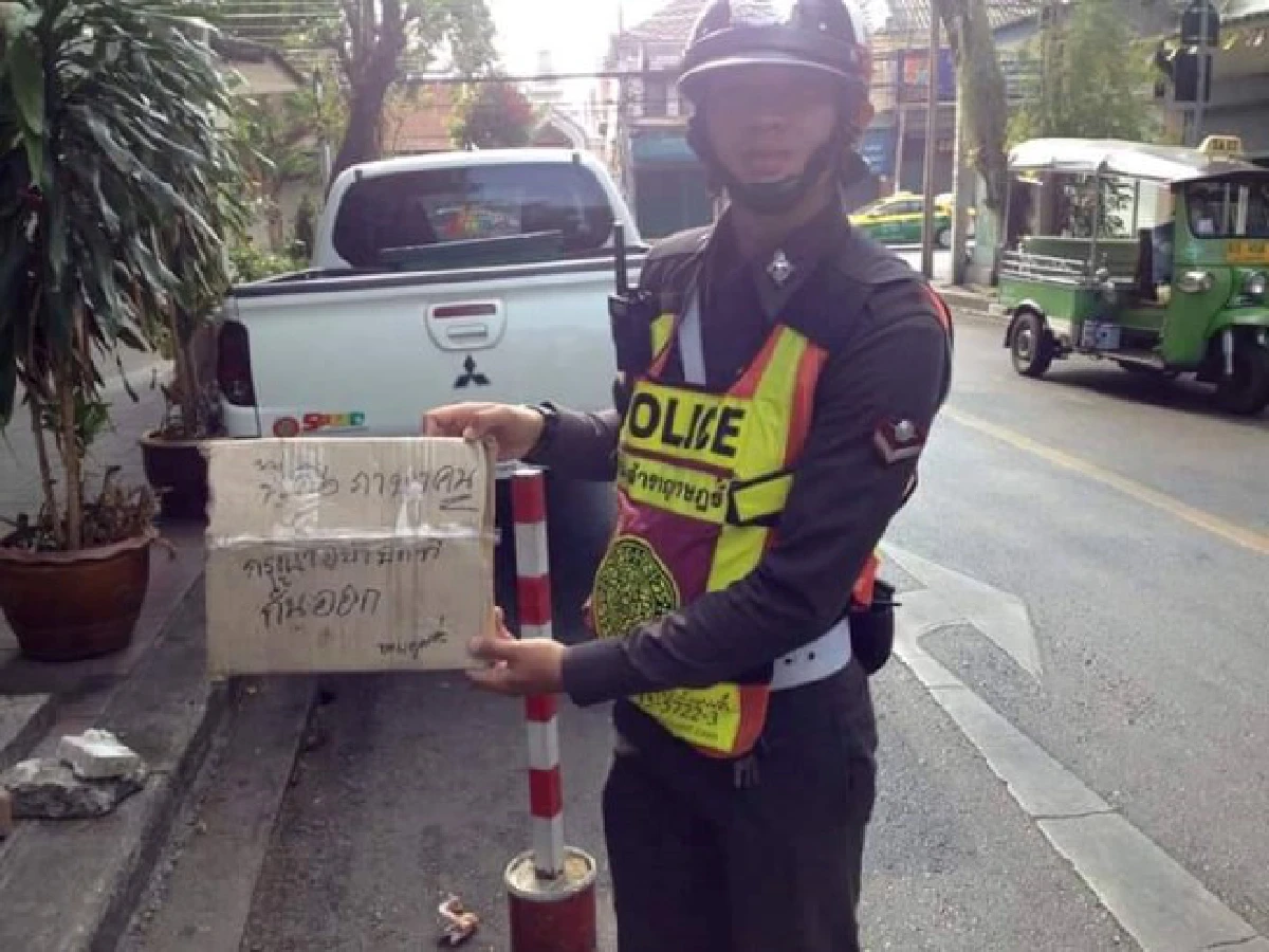 จัดหนัก!สน.สำราญราษฎร์บุกยึดสิ่งกีดขวางพวกชอบกั๊กที่จอดรถ