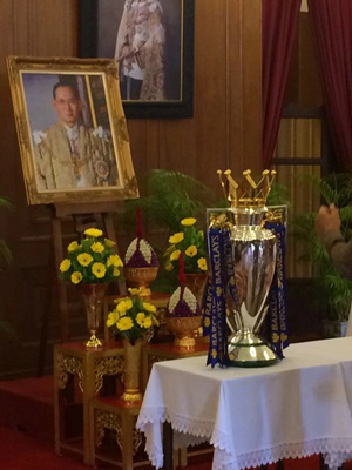 นักเตะเลสเตอร์ลงนามถวายพระพร "ในหลวง"