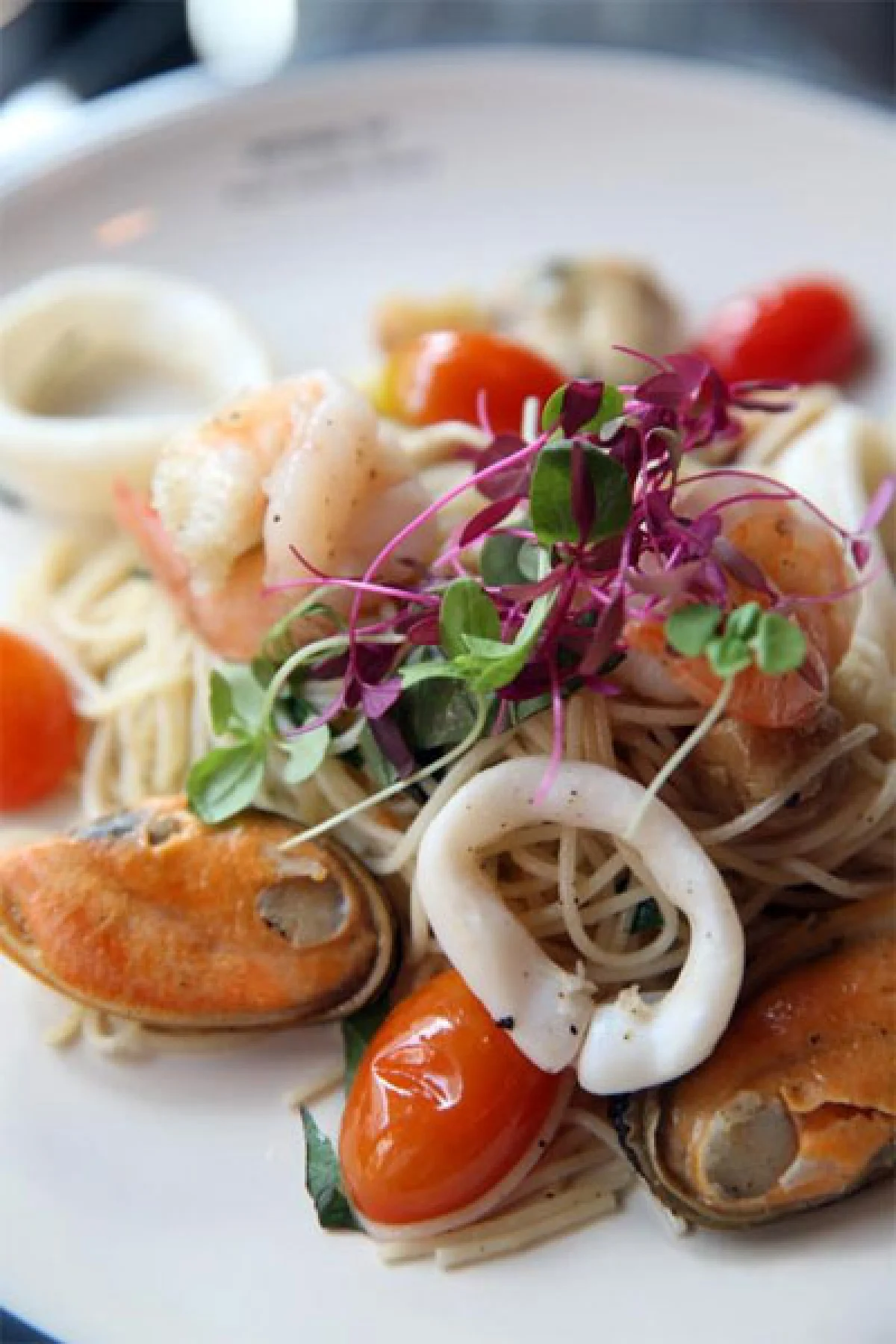 ความสุขไม่เคยหมด @ บอททอมส์ อัพ