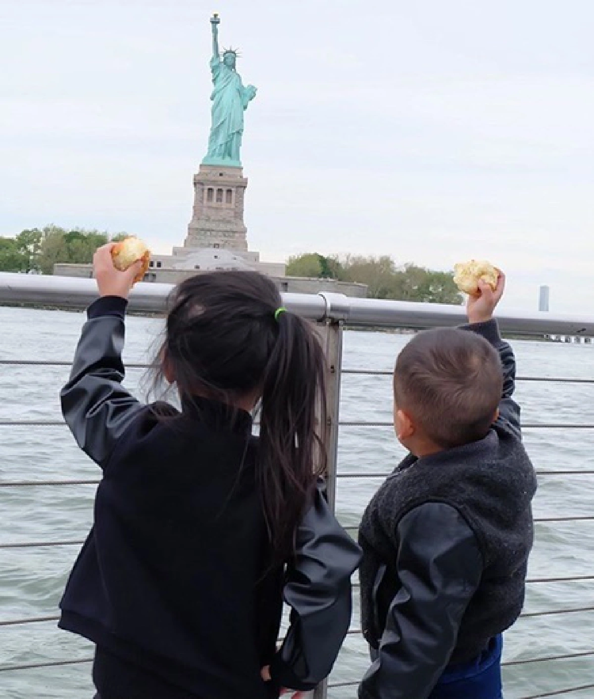 เฟี้ยวทั้งบ้าน! เวย์-นานา พาลูกแฝดตะลุยเที่ยวอเมริกา