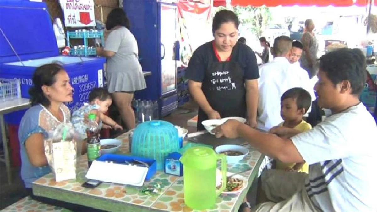 ร้านอาหาร 10 บาท อิ่มท้องอร่อยถูกปาก