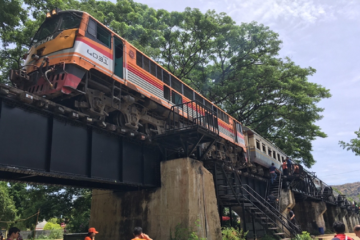 หนุ่มญี่ปุ่นถูกรถไฟเฉี่ยวตกสะพานข้ามแม่น้ำแควเจ็บ หนุ่มญี่ปุ่นถูกรถไฟเฉี่ยวตกสะพานข้ามแม่น้ำแควเจ็บ