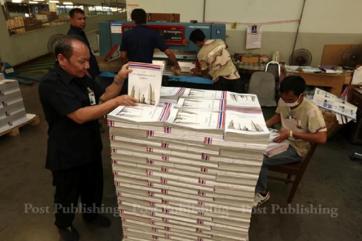 กกต.พาสื่อชมโรงพิมพ์ร่างรธน.ส่งล็อตแรก25พ.ค.1แสนชุด