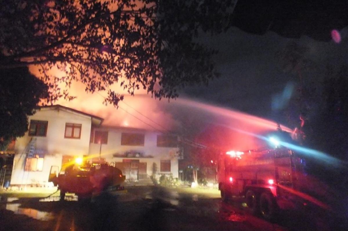 (Update 2) Dorm fire: Faulty light likely cause