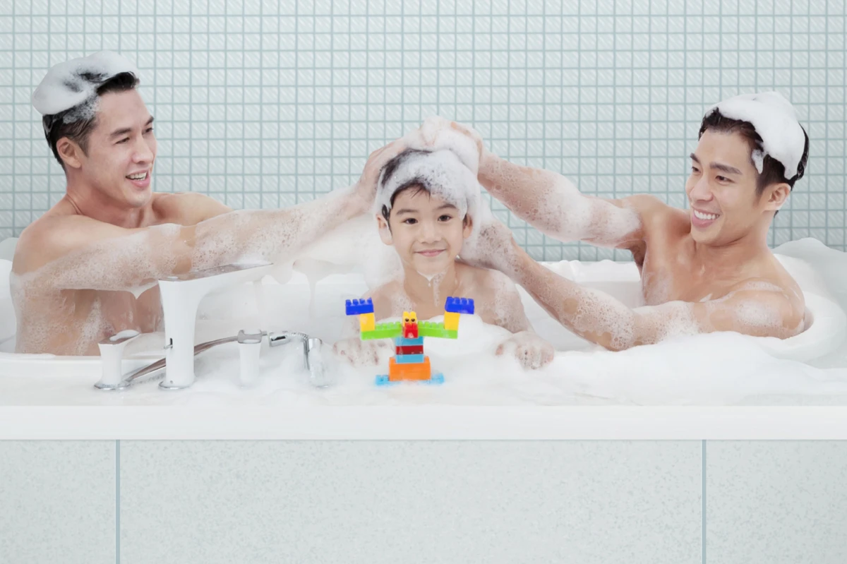 เมื่อคู่รักเกย์อยากมีลูก ณัฐ-อั๊ต สวมบทพ่อส่งต่อความอบอุ่นใน Fathers