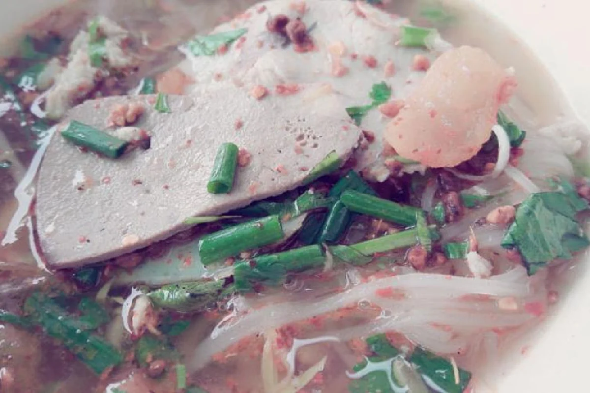 อร่อยจริง! ก๋วยเตี๋ยวหมูต้มยำวัดปริวาส