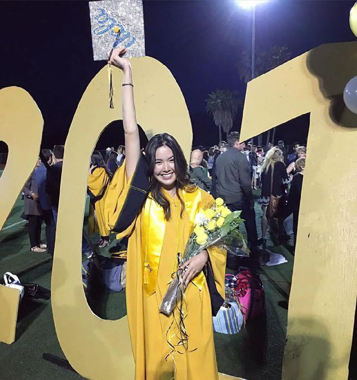 ทั้งสวยและเก่ง! เจด้า ลูกสาว เจ-จีน่า สวมชุดครุยร่วมพิธีจบไฮสคูล