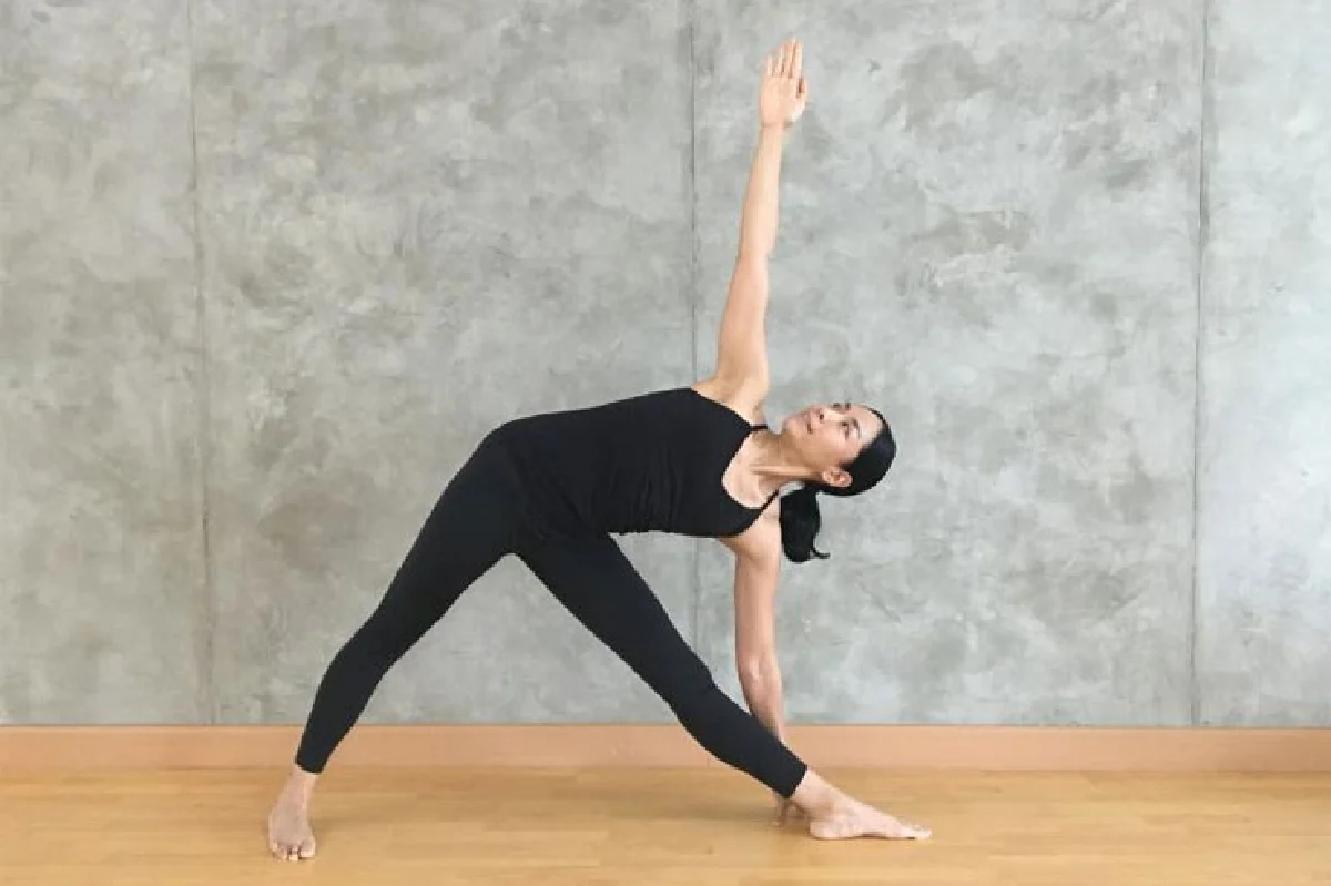 4 ท่าโยคะ บริหารหลังแข็งแรง