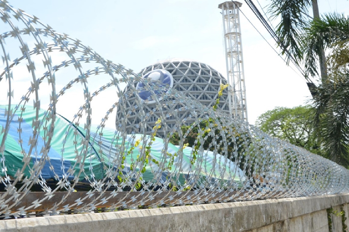 ธรรมกายแจงล้อมรั้วป้องกันมือที่3สร้างความวุ่นวาย ธรรมกายแจงล้อมรั้วป้องกันมือที่3สร้างความวุ่นวาย