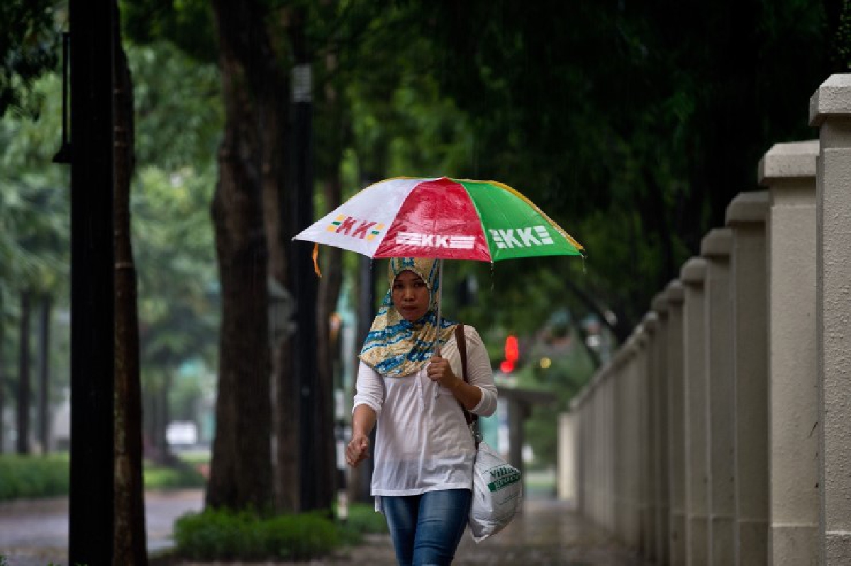 เตือนรับมือ "ลานินญ่า" ส่อเค้าฝนตกนานเป็นปี เตือนรับมือ "ลานินญ่า" ส่อเค้าฝนตกนานเป็นปี