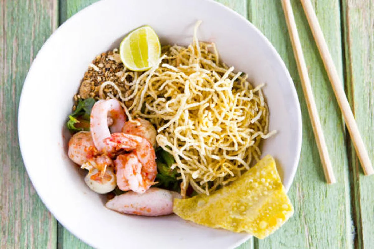 ร้านไล้ ลูกชิ้นปลา ต้มยำแซ่บจี๊ดจ๊าด