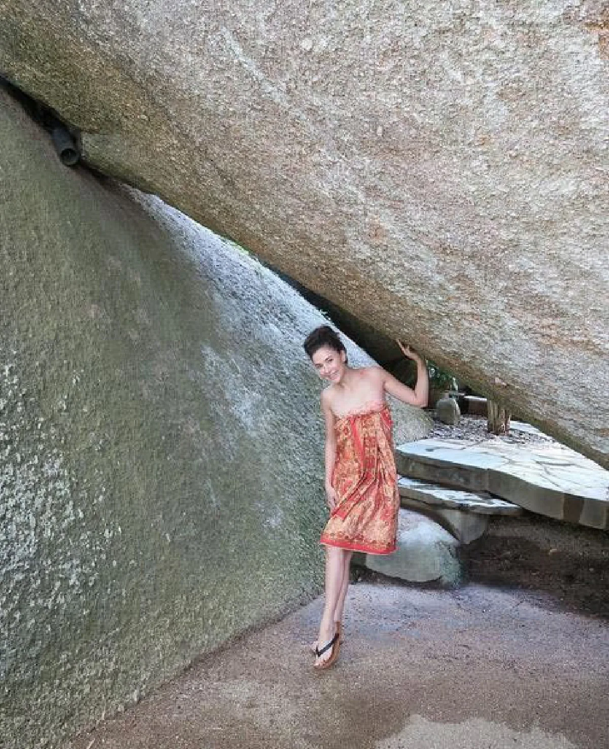 ยิ่งโสดยิ่งแซ่บ! ศรีริต้า นุ่งกระโจมอกอวดผิวขาวเที่ยวทะเลสมุย