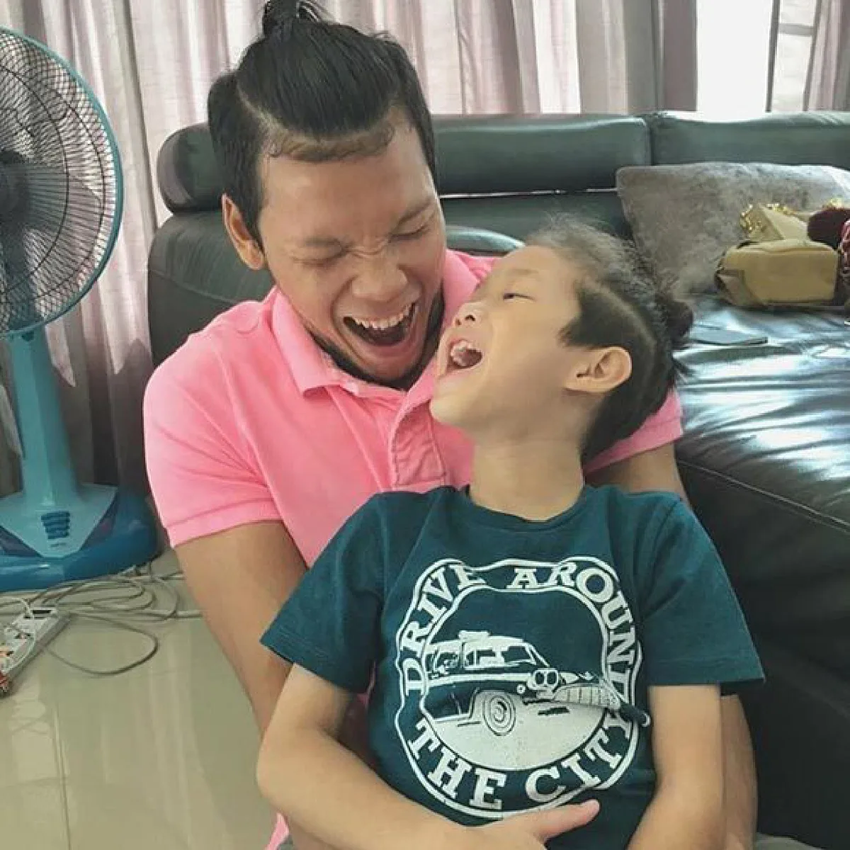 ภาพชวนฟิน! มะนาว-กวินทร์  ควงคู่เปิดตัวกับครอบครัวแล้ว