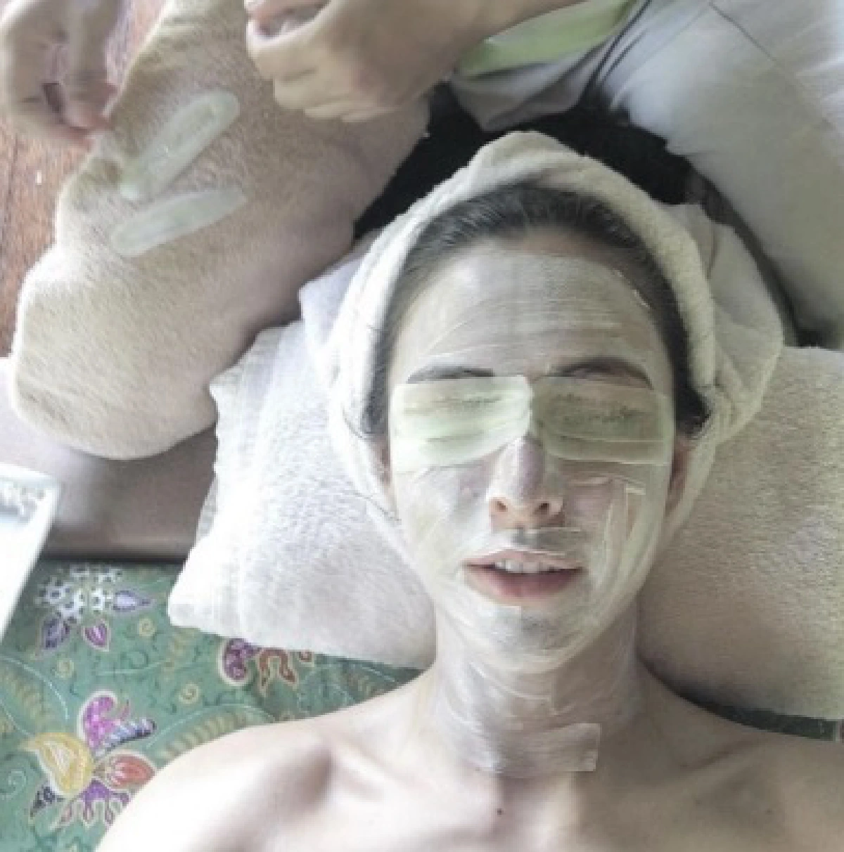 ยิ่งโสดยิ่งแซ่บ! ศรีริต้า นุ่งกระโจมอกอวดผิวขาวเที่ยวทะเลสมุย