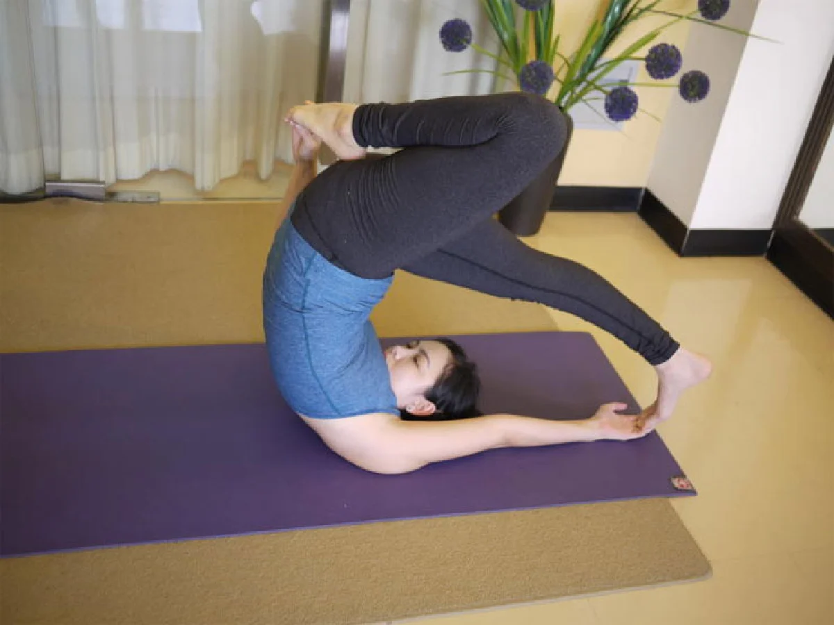 ท่า ครึ่งคันไถครึ่ง ยืนด้วยไหล่