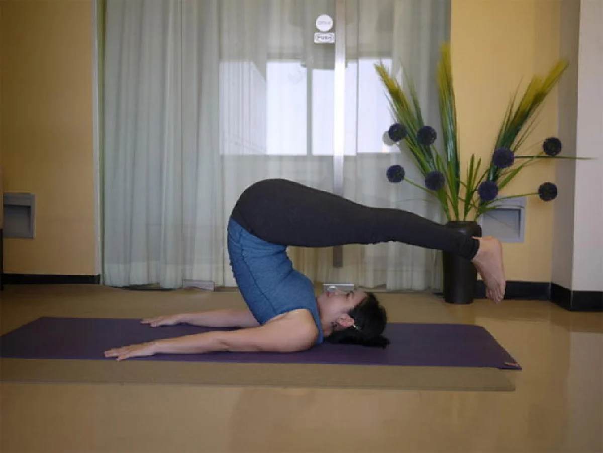 ท่า ครึ่งคันไถครึ่ง ยืนด้วยไหล่