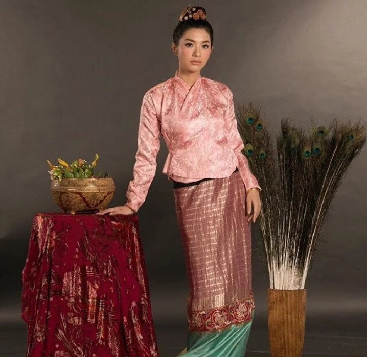 แคสติ้งปังคอสตูมเป๊ะ! หมาก-แต้ว-มิว ฟิตติ้งละคร รากนครา