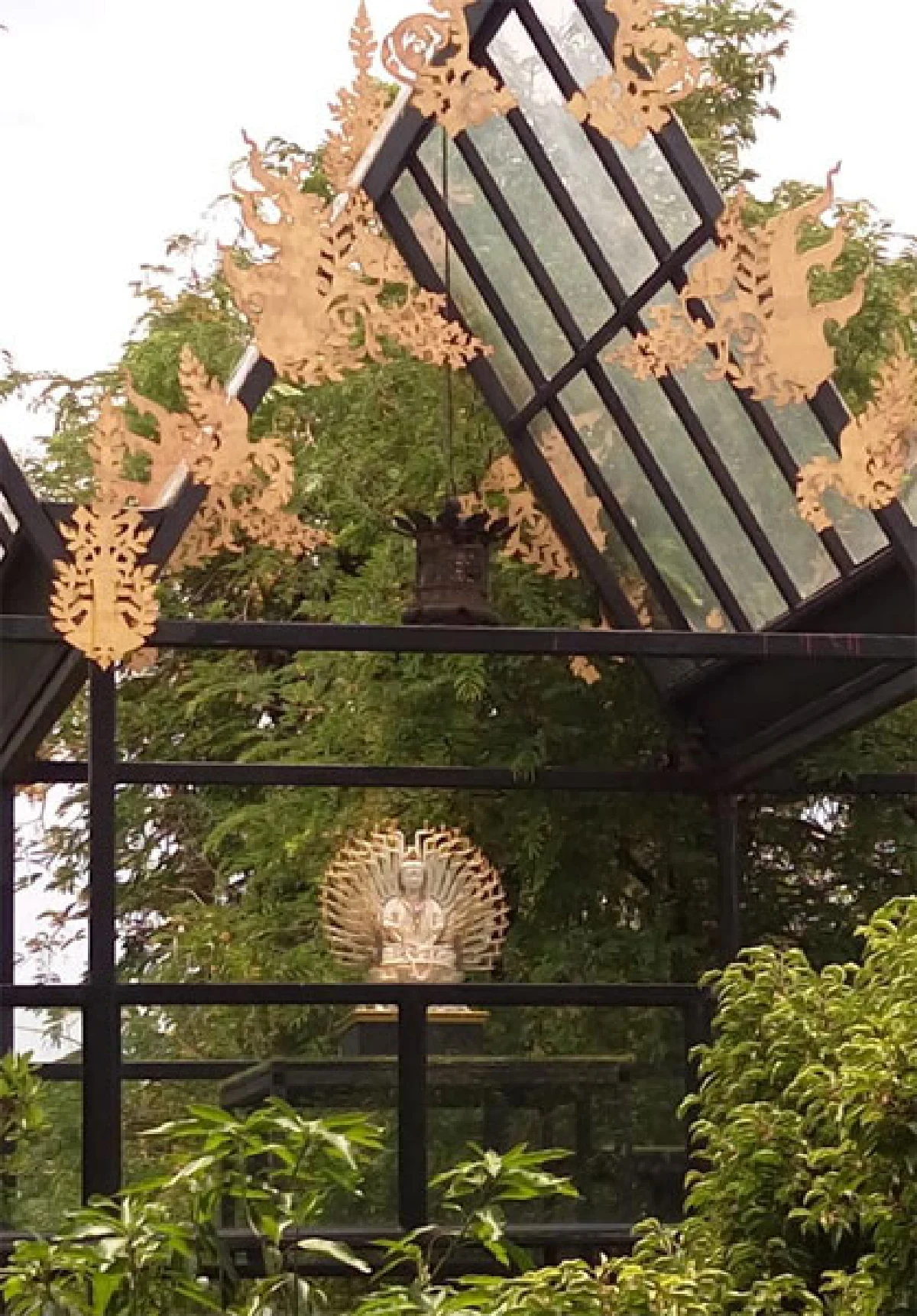 เสถียรธรรมสถาน เดินไปบนเส้นทาง แห่งความสงบ