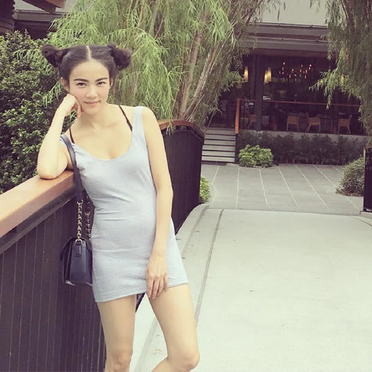 หน้าเด็กได้อีก! กิ๊บซี่ วนิดา สวมลุคแบ๊วสดใสในวันสบายๆ