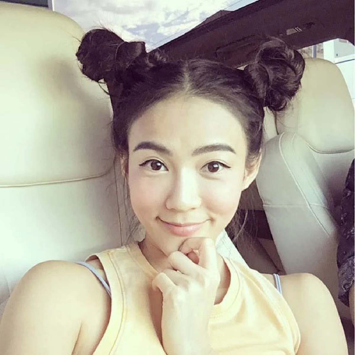 หน้าเด็กได้อีก! กิ๊บซี่ วนิดา สวมลุคแบ๊วสดใสในวันสบายๆ