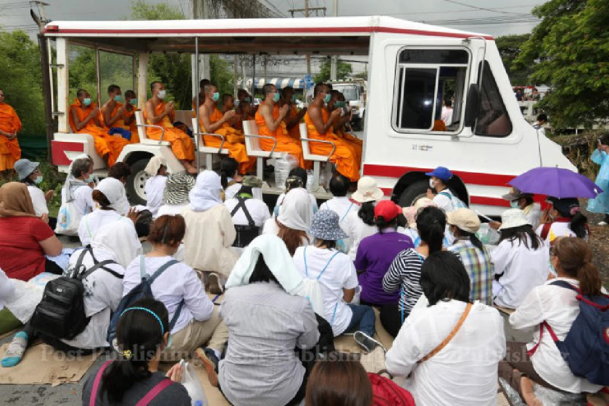 "จตุพร"แจงปมครหายันนปช.ไม่เกี่ยว"ธรรมกาย"เตือนระวังน้ำผึ้งหยดเดียว