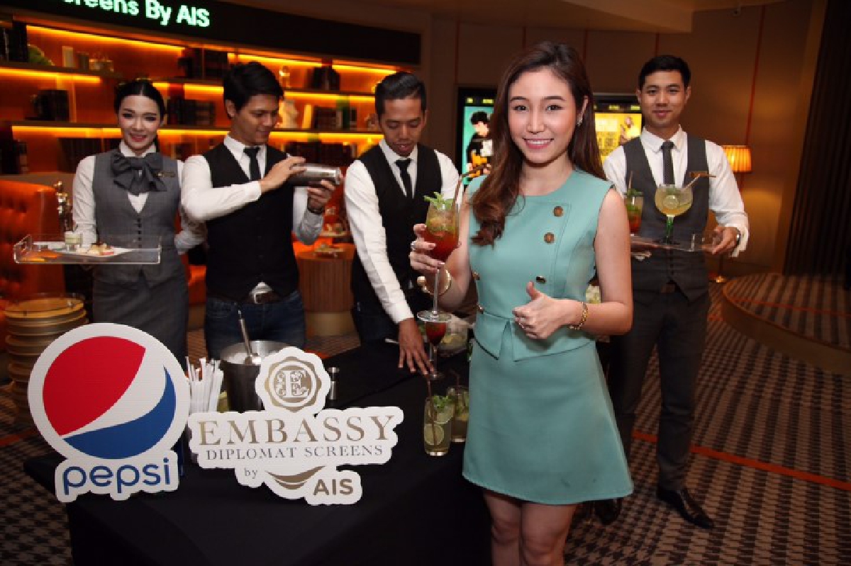 เอ็มบาสซีฯ และ เป๊ปซี่ ชวนชนแก้ว Pepsi mixlogy เอ็มบาสซีฯ และ เป๊ปซี่ ชวนชนแก้ว Pepsi mixlogy