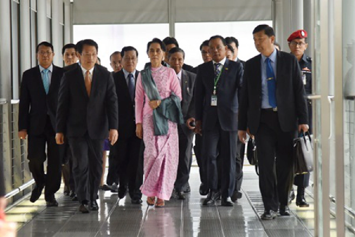 "ซูจี"ถึงไทยพบแรงงานเมียนมา