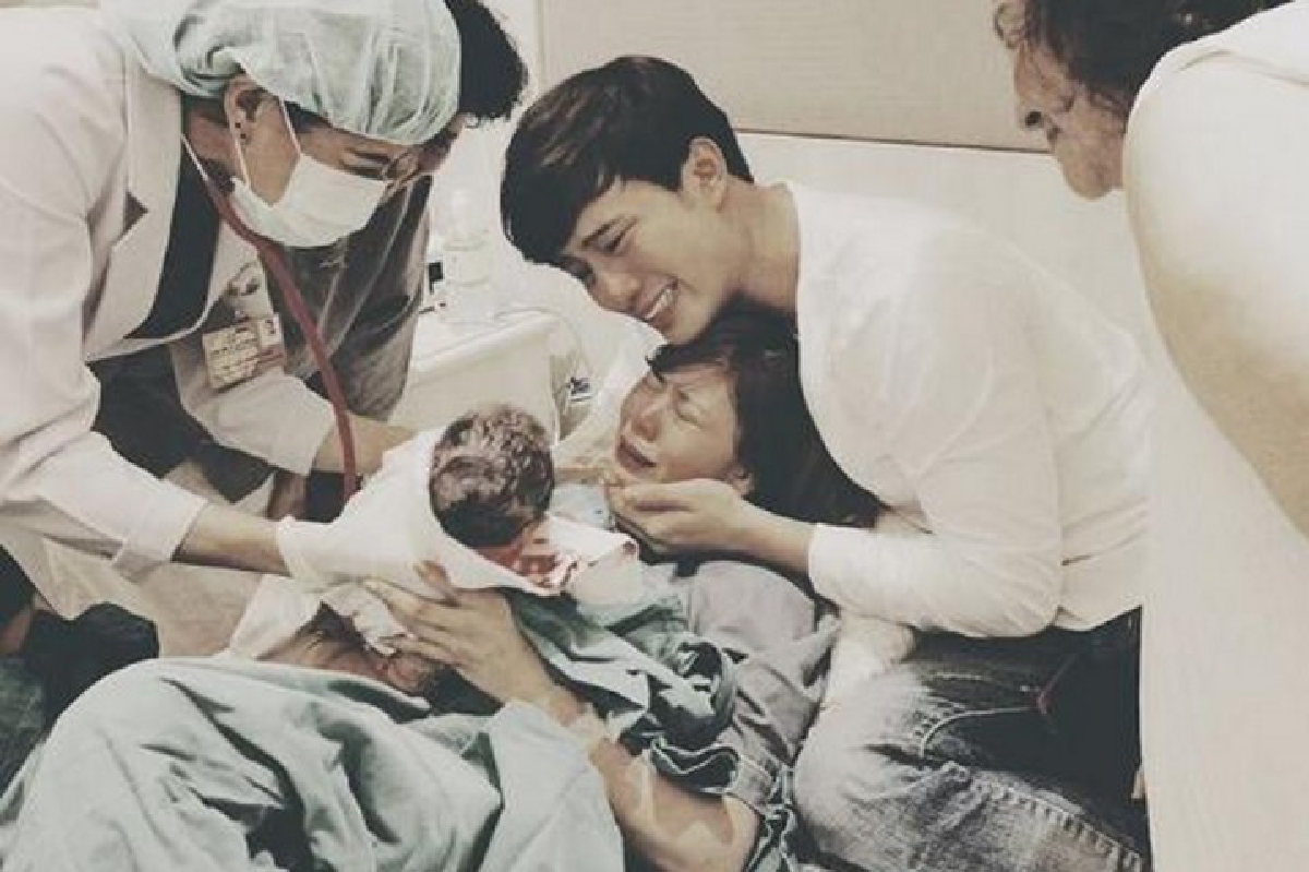 เจ็บปวดที่งดงาม! กุ๊บกิ๊บ เผยภาพสุดซึ้งวินาทีคลอด น้องเป่าเปา เจ็บปวดที่งดงาม! กุ๊บกิ๊บ เผยภาพสุดซึ้งวินาทีคลอด น้องเป่าเปา