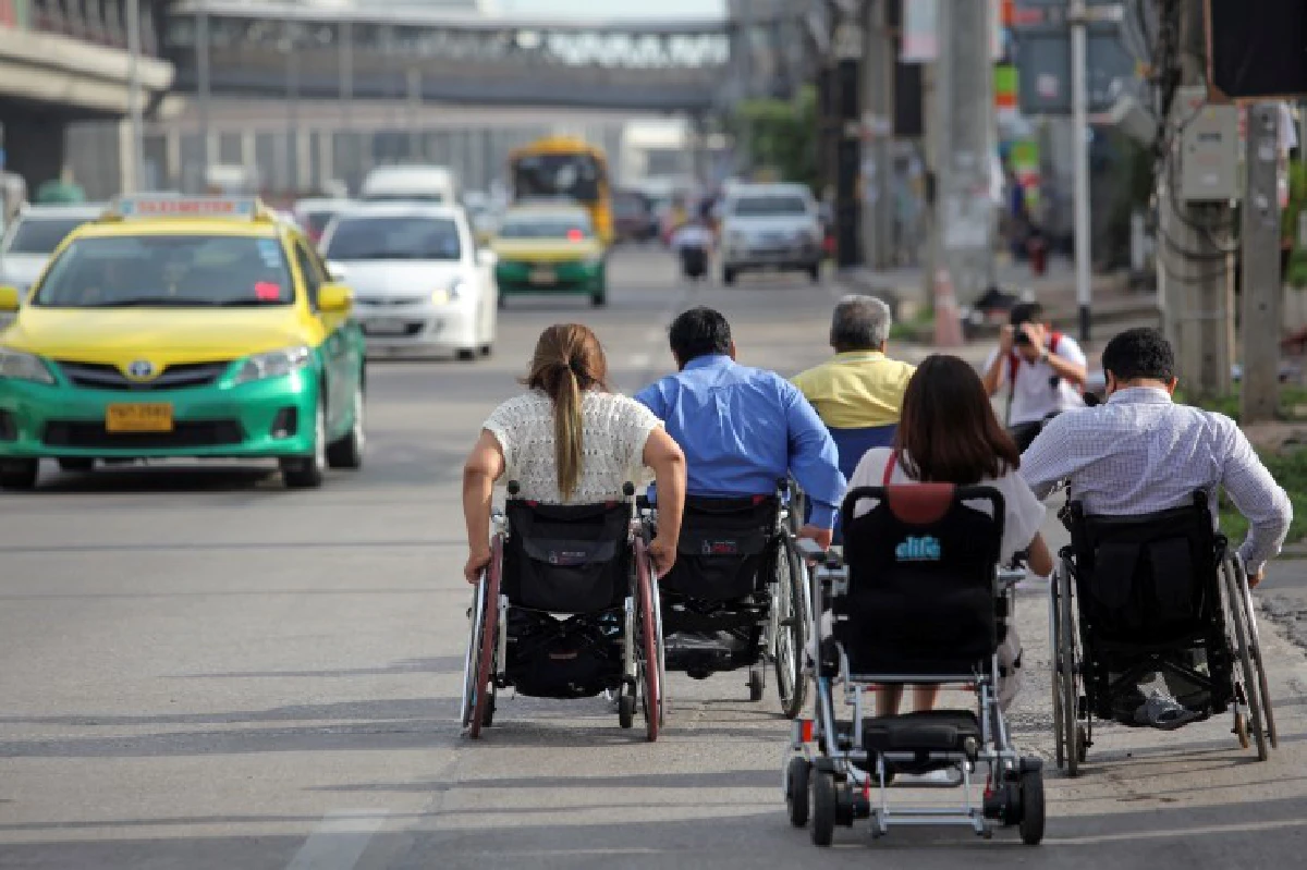 นั่งวีลแชร์ขึ้นรถไฟสายสีม่วง ส่อง"สิ่งอำนวยความสะดวกคนพิการ"