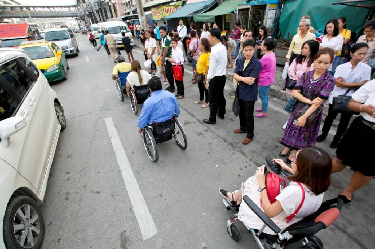 นั่งวีลแชร์ขึ้นรถไฟสายสีม่วง ส่อง"สิ่งอำนวยความสะดวกคนพิการ"