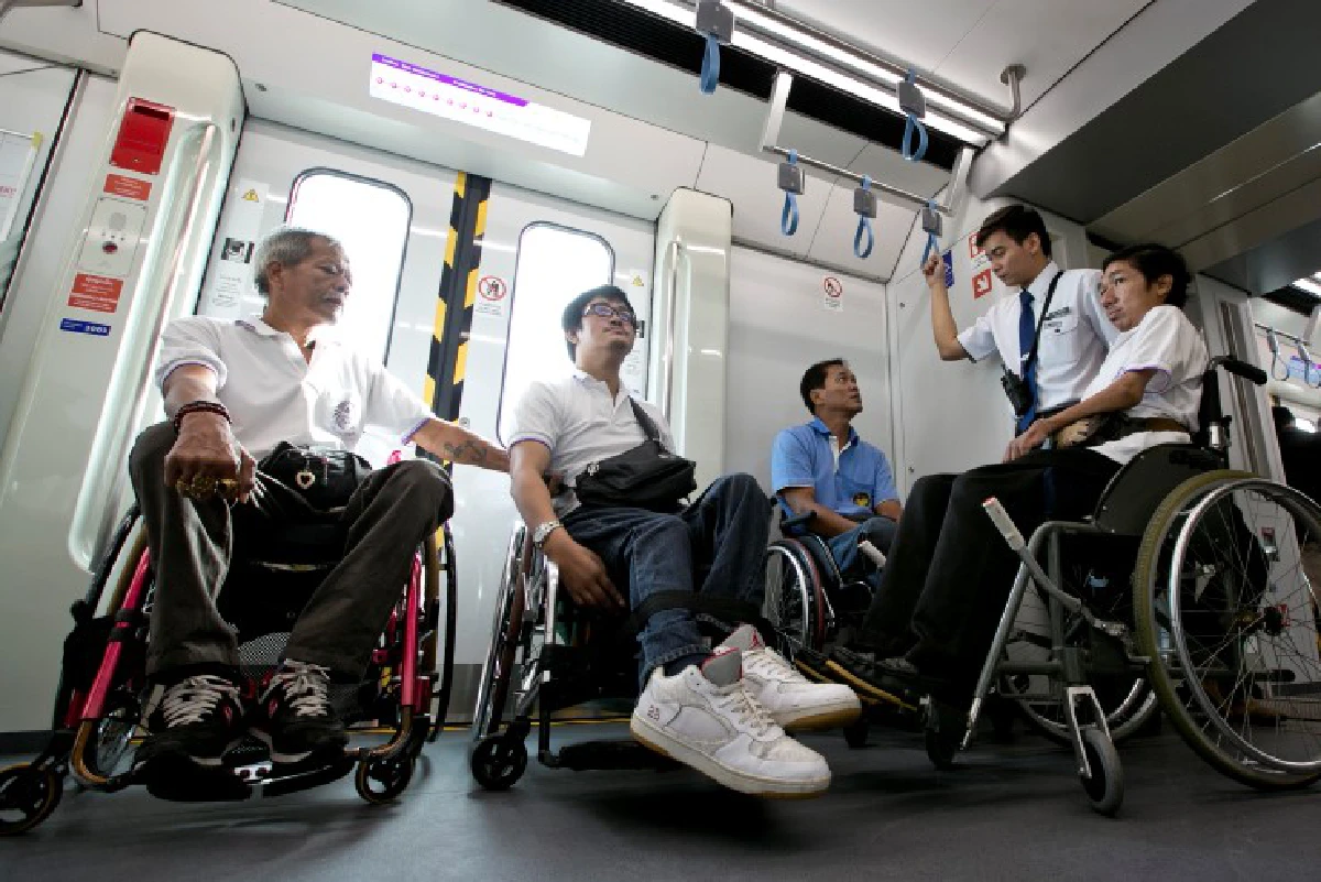 นั่งวีลแชร์ขึ้นรถไฟสายสีม่วง ส่อง"สิ่งอำนวยความสะดวกคนพิการ"
