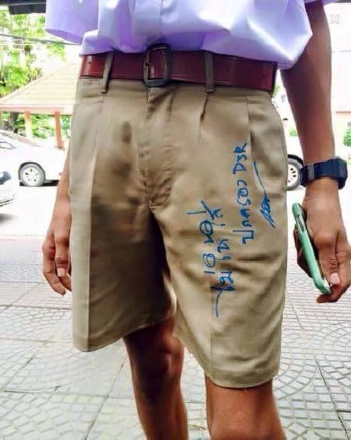 วิจารณ์สนั่น ครูฝ่ายปกครองใช้ปากกาเคมีเขียนกางเกง นร. "ไม่ให้ใส่"
