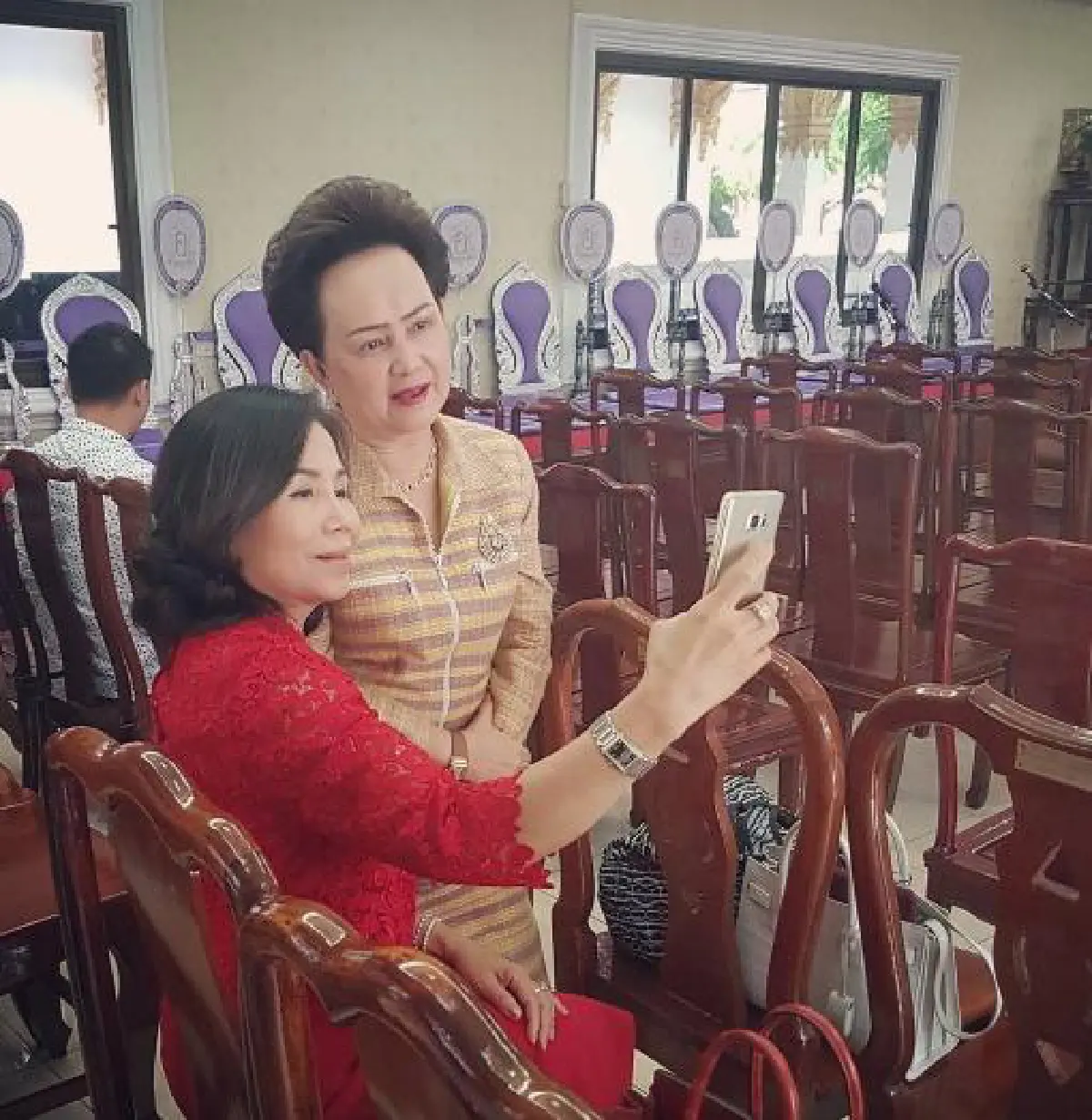 ชมพู่ อารยา รวมตัวคนรัก จัดทริปทำบุญวันเกิดสุดอบอุ่น