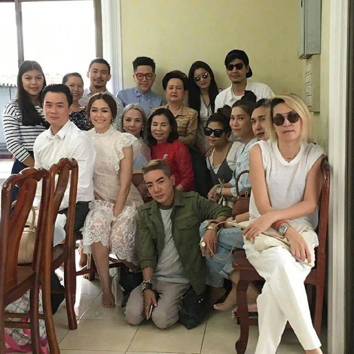 ชมพู่ อารยา รวมตัวคนรัก จัดทริปทำบุญวันเกิดสุดอบอุ่น